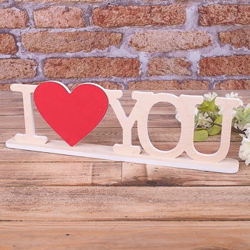 деревянное слово "I love you" натуральное  с красным сердцем 