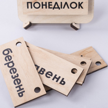 вечный календарь деревянный №1 подвеска-статуэтка