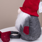 статуэтка из ткани гном сидячий в красной шапке (мальчик)