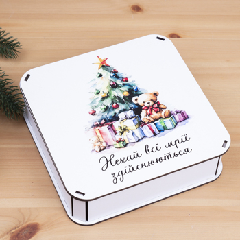 Коробка квадратная 19,5см с елочкой
