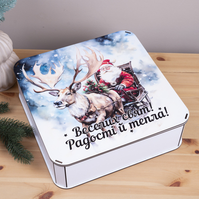 Коробка квадратна 32,5см - санта на санках