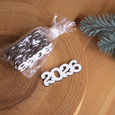 Добавка деревянная "2026"