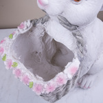 Заяц с корзинкой кашпо