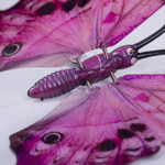 <butterfly 20 cm on a pink finger>