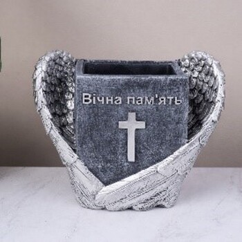 Кашпо бетонне квадратне з  крилами 