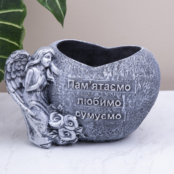 Кашпо бетонне ангел з квітами 