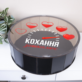 Коробка кругла 40 см дерев'яна чорна  з прозорою кришкою "Кохання зашкалює"