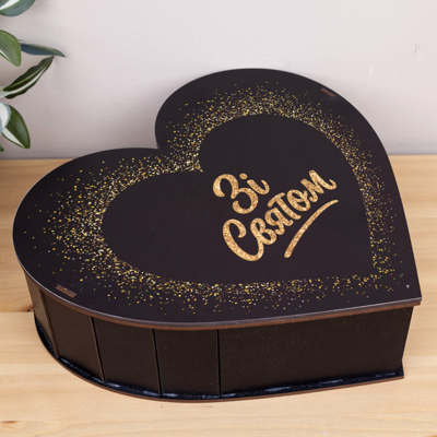 Коробка чорна 27 см серце  "Зі святом"