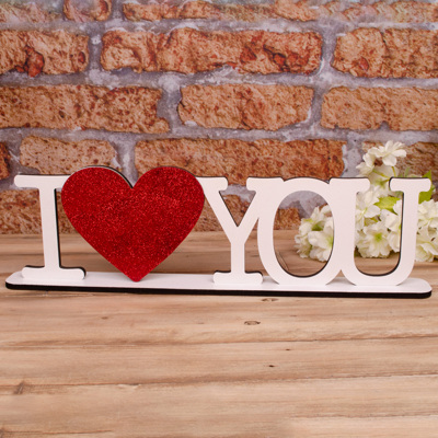 деревянное слово "I love you" белое с красным сердцем 
