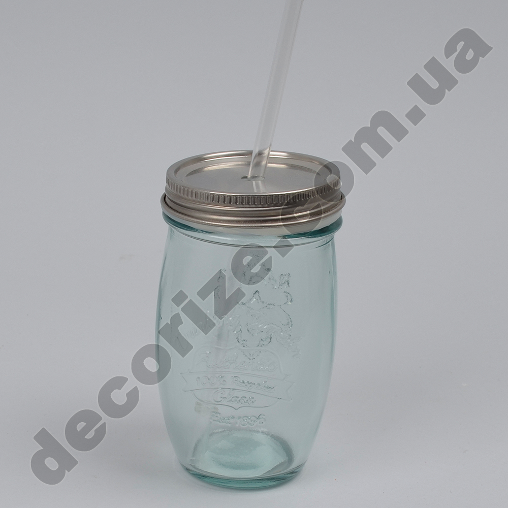 стеклянная кружка с соломинкой