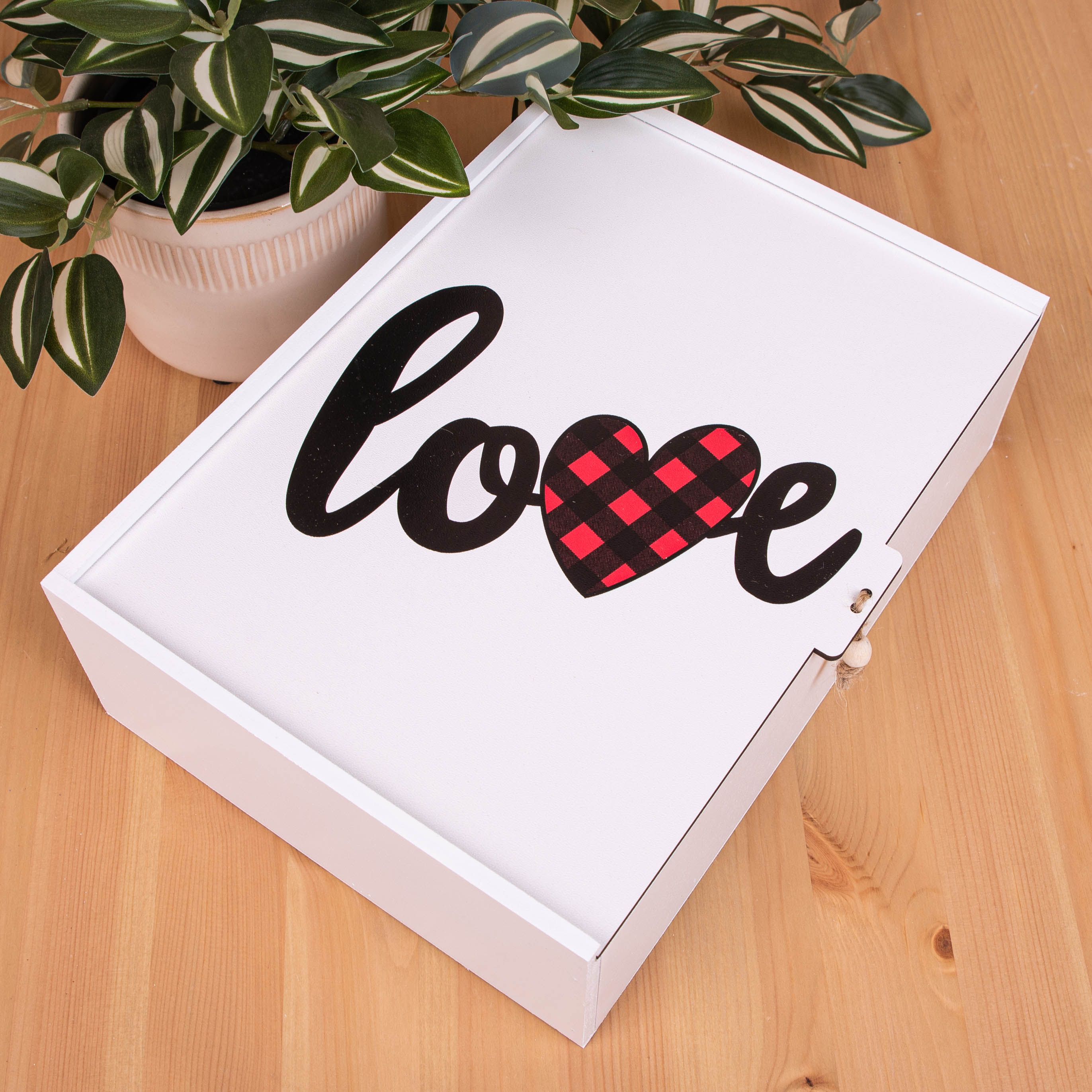 Коробка прямокутна 29 см напис love