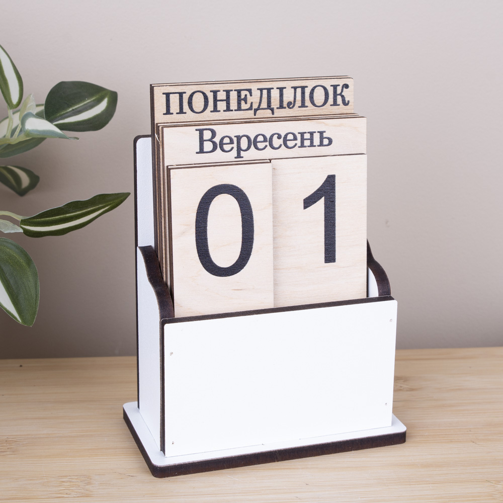 вечный календарь деревянный №6 статуетка