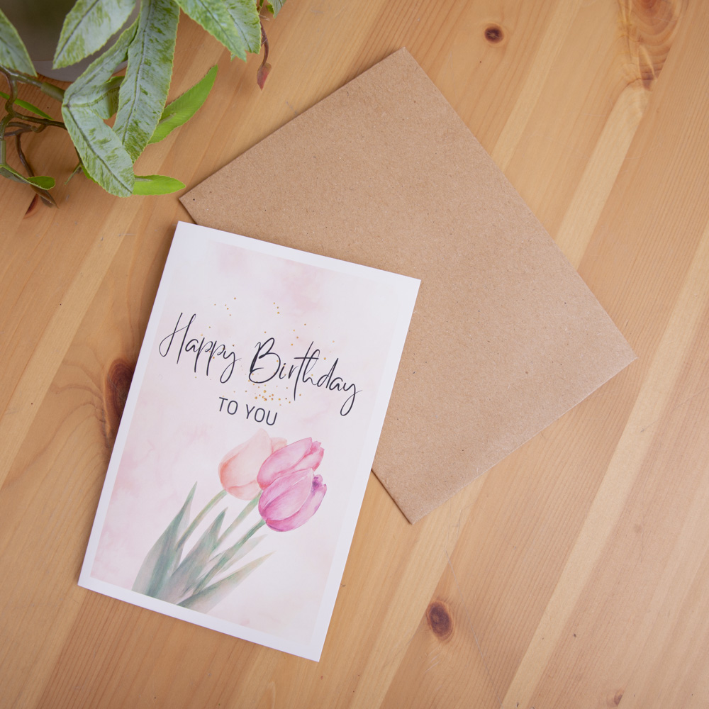 открытка с конвертом "happy birthday" с тюльпанами открытка с конвертом "happy birthday" с тюльпанами