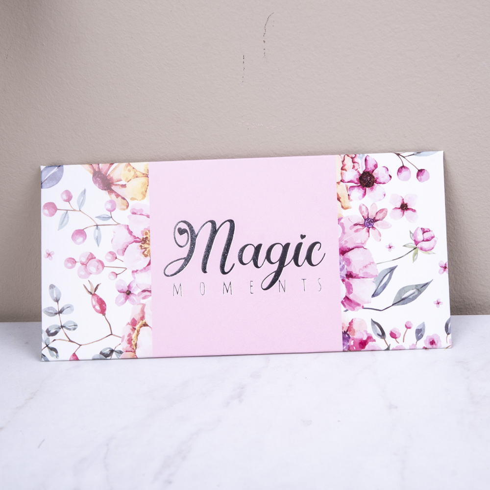 конверт с тиснением "magic moments"