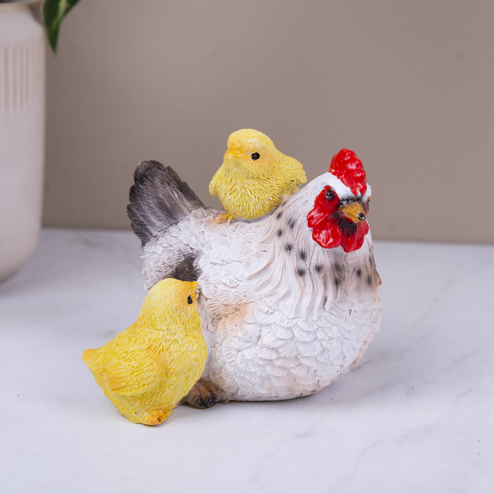 Фигурка курицы с 2 цыплятами