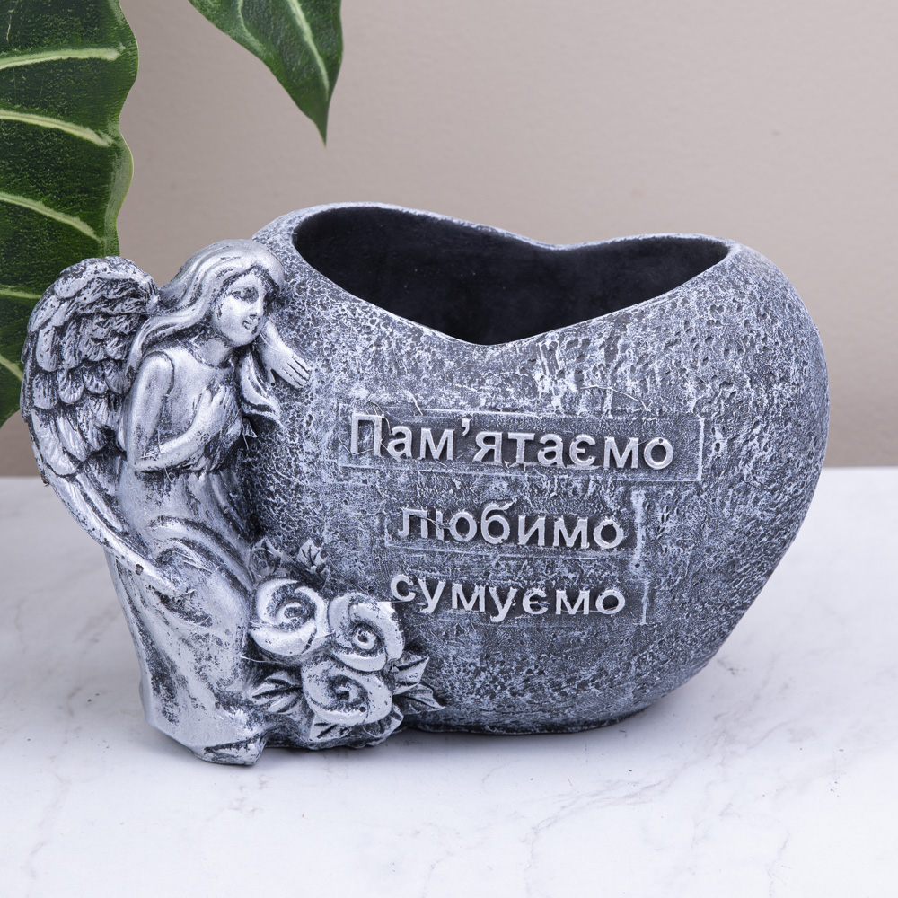 Кашпо бетонне ангел з квітами 