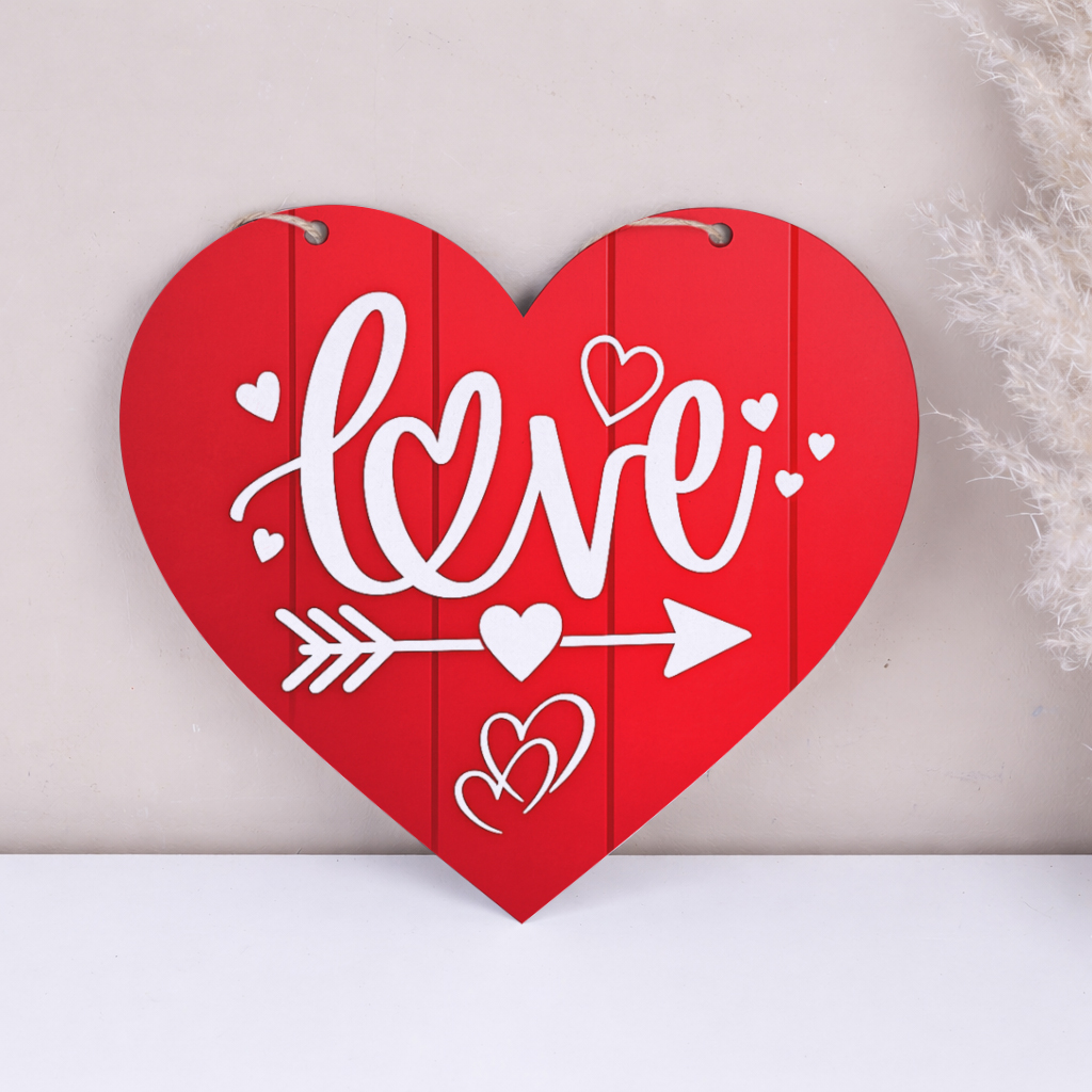 подвеска сердце 27см красное LOVE со стрелами